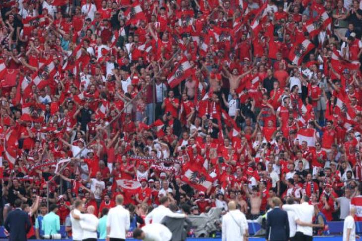 الجماهير في مباراة النمسا وبولندا